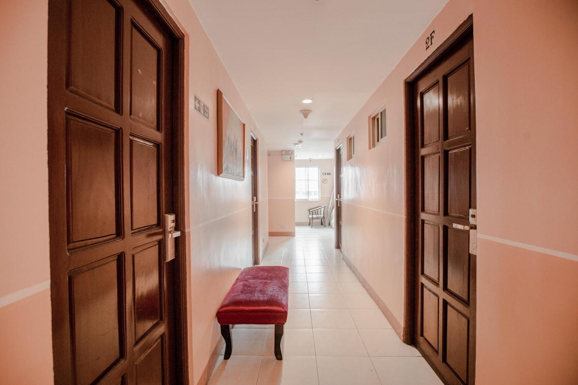 OYO 714 Haeinsa Condotel Cidade Quezon Exterior foto